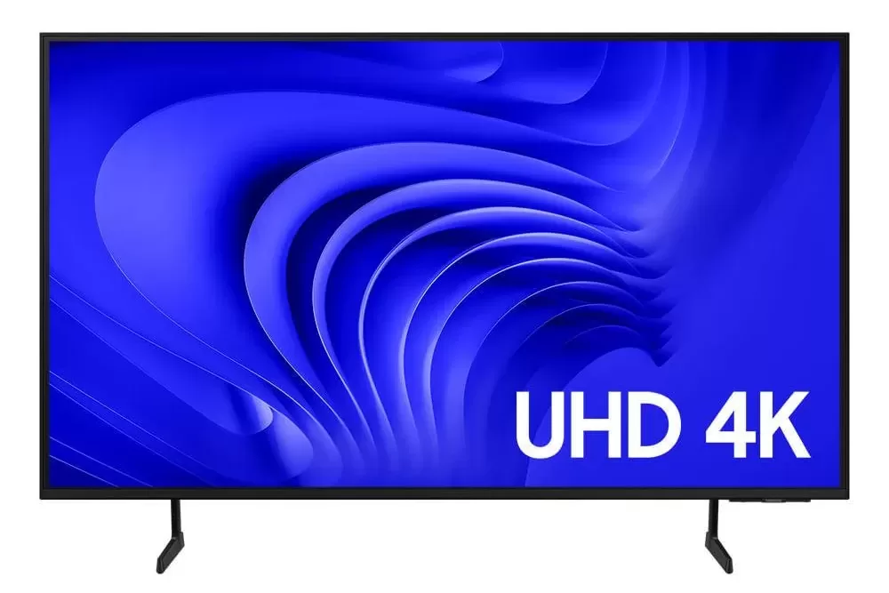 Principalmente, a Smart TV 55DU7700 da Samsung se sobressai devido ao seu processador Crystal 4K, que proporciona imagens nítidas e detalhadas.